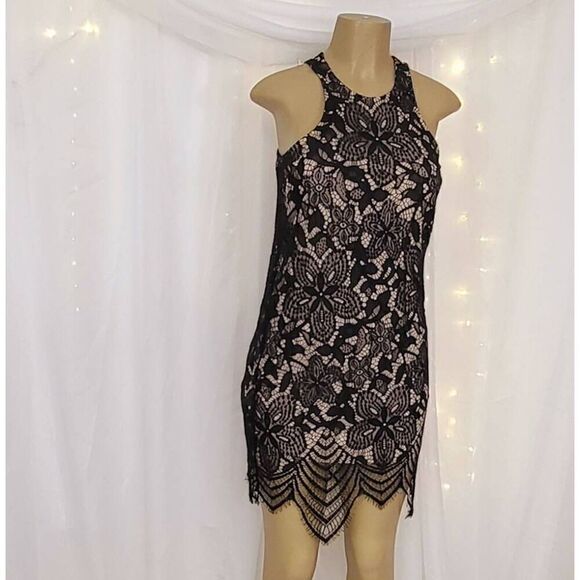 Express lace dress - Picture 1 of 7
